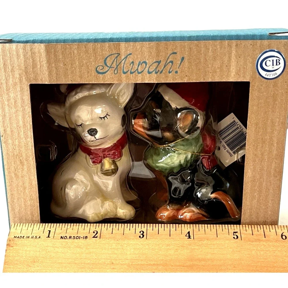 Kissing Chihuahuas Christmas Salt & Pepper Shakers Magnetic Mwah! Westland NEW